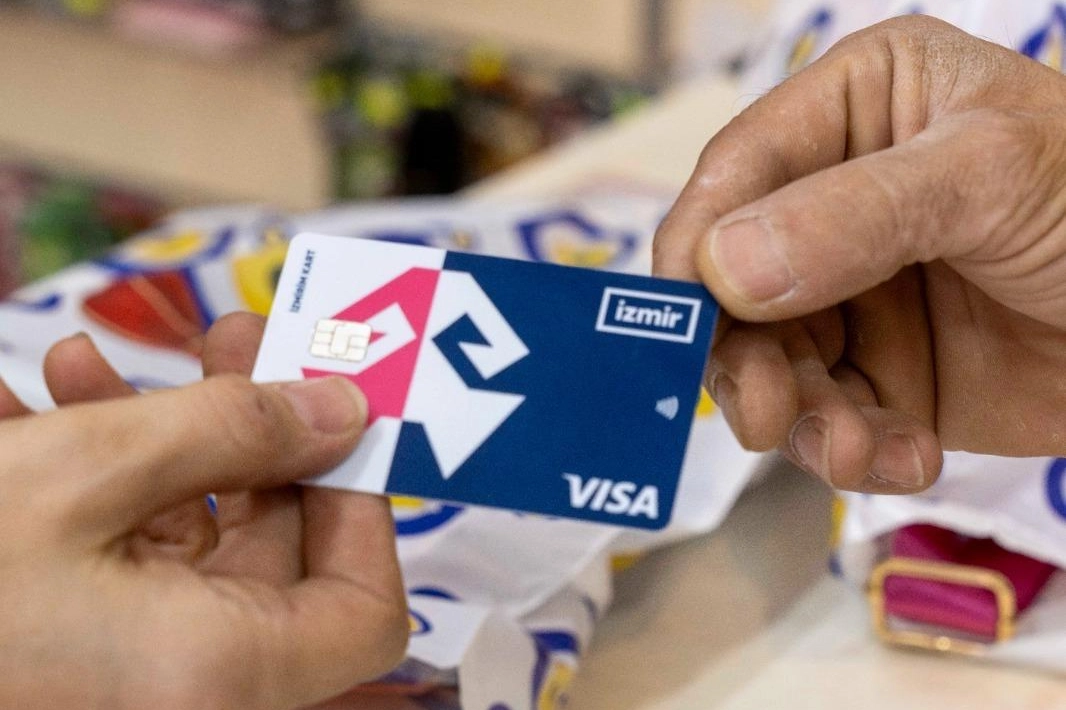 İzmir B&uuml;y&uuml;kşehir &ouml;ğrencinin yanında